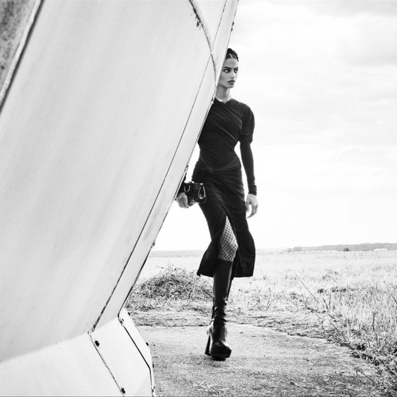 LIMITED EDITION BLACK V-NECK LONG SLEEVE DRESS - Picture 4 of 11